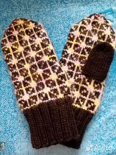 Варежки вязаные женские