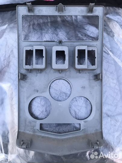 Продам рамку центральную на рено логан