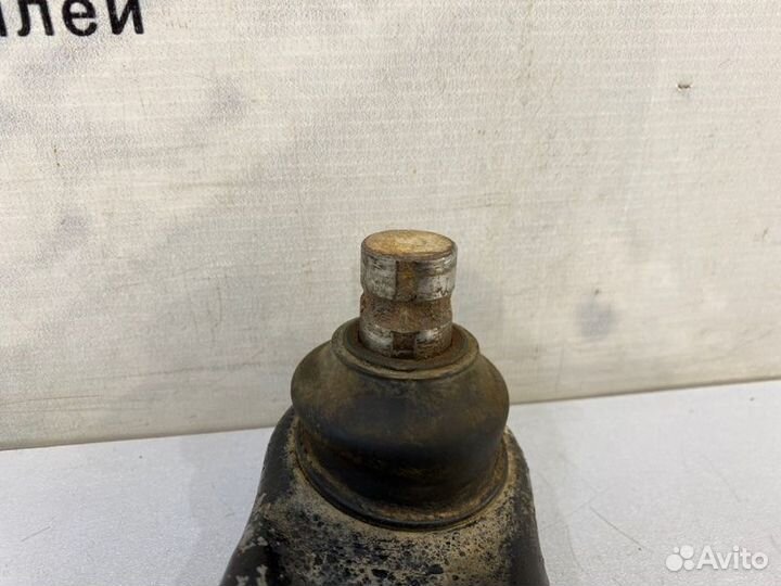 Рычаг подвески передний правый Mitsubishi