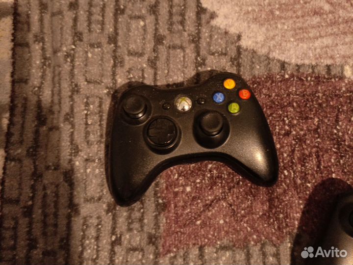 Продаю xbox 360 с прошивкой, 3 джойстика, Кинект
