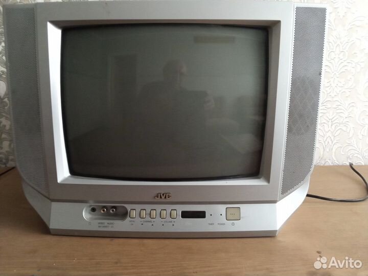 Телевизор бу JVC