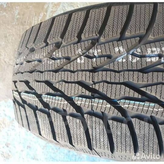 Kumho WinterCraft SUV Ice WS51 215/70 R16 100T