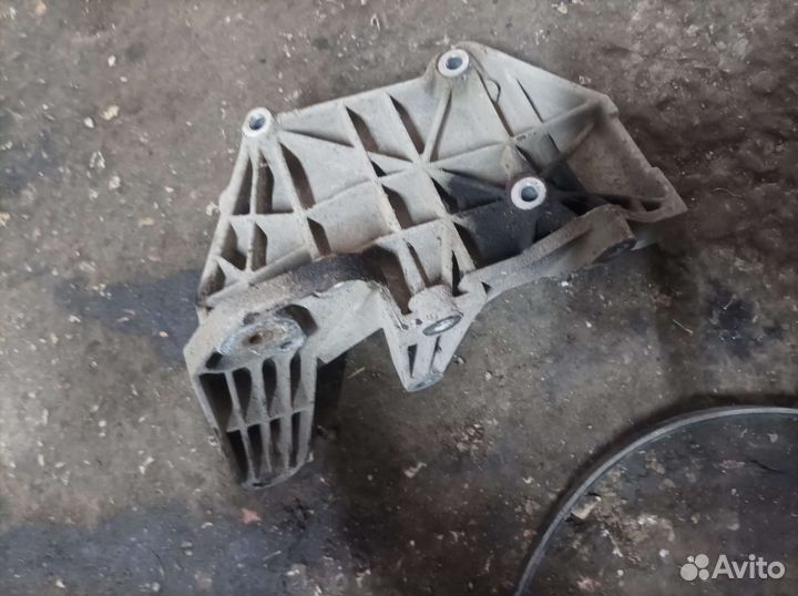 Кронштейн генератора поинтер 1.8