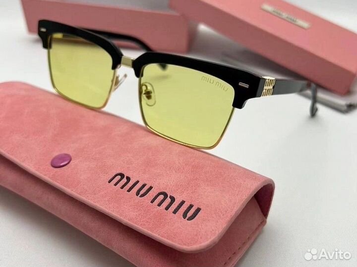 Солнцезащитные очки Miu Miu