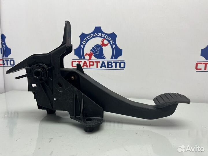 Педаль сцепления Renault Logan 2 K7MA812 2018