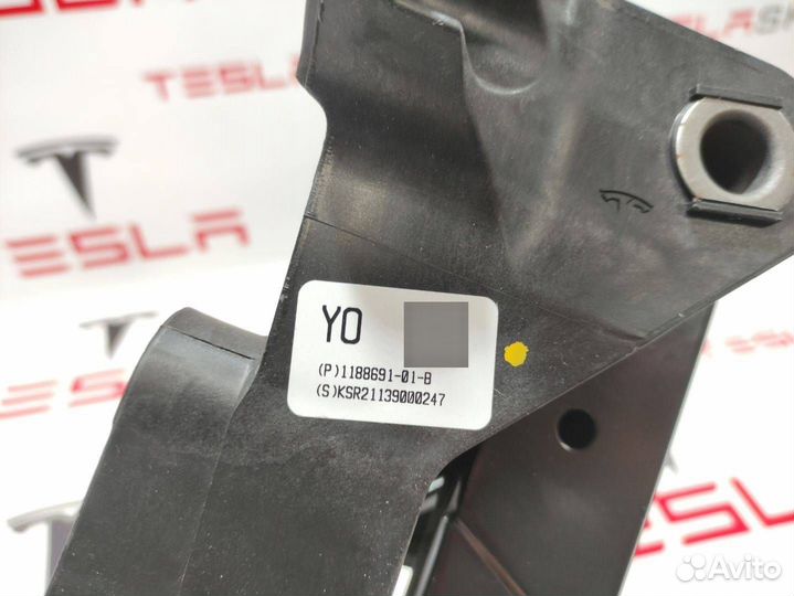 Педаль тормоза Tesla Model Y 2021 1118869101B