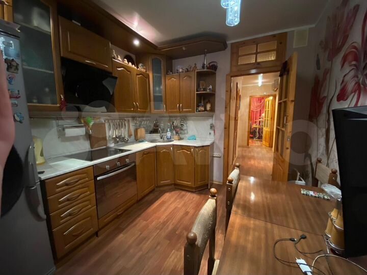 4-к. квартира, 77 м², 8/9 эт.