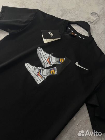 Футболка Nike с кроссовками