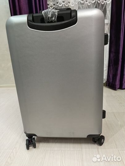 Чемодан на колесах большой