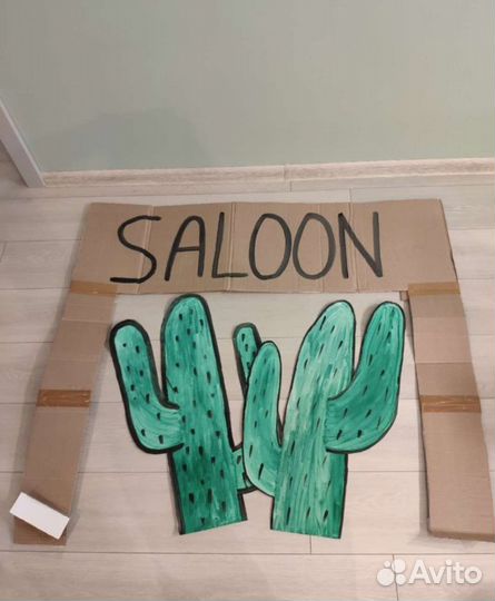 Фотозона / двери в салун