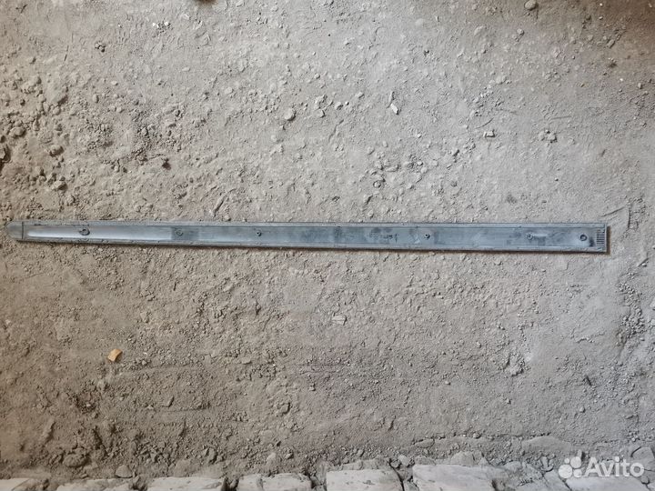 Молдинг передней левой двери golf V (2004-2009)