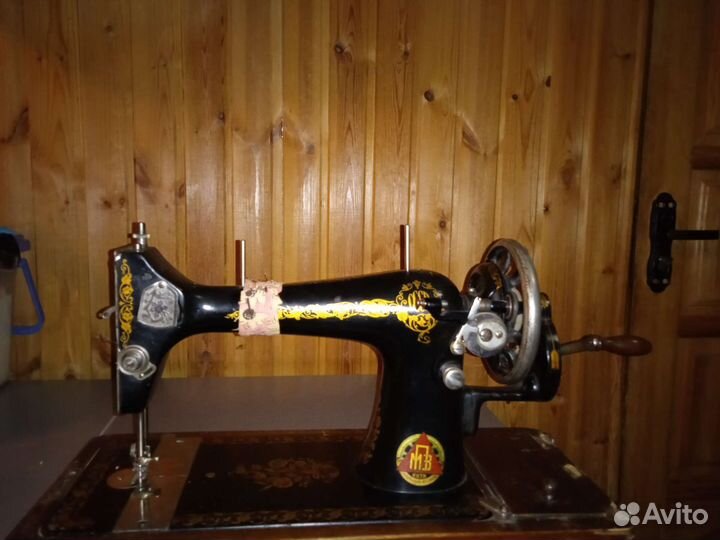 Швейная машина 