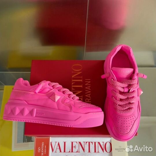 Кроссовки Valentino розовые ONE stud XL