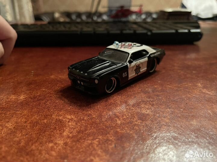 Модель автомобиля ford mustang 1:64 jada toys