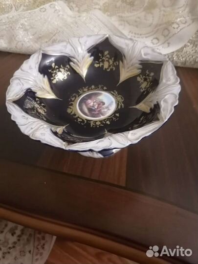 Ваза для фруктов на ножке