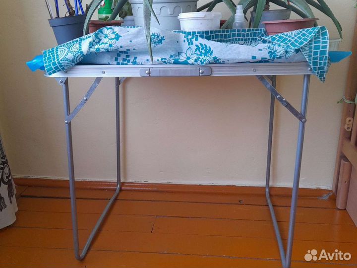 Стол чемодан