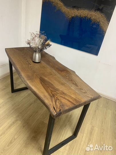 Стол из массива натурального дерева в наличии