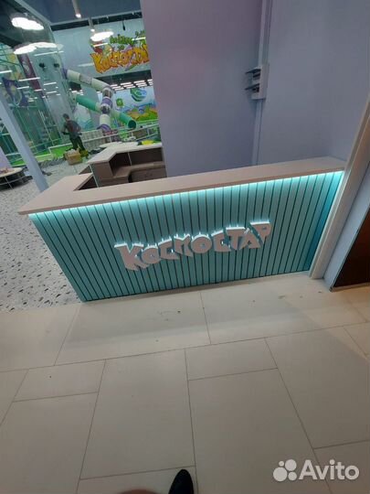 Стойка ресепшн угловая сс подсветкой