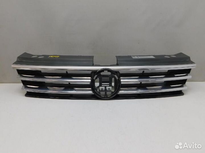 Решетка радиатора Volkswagen Tiguan