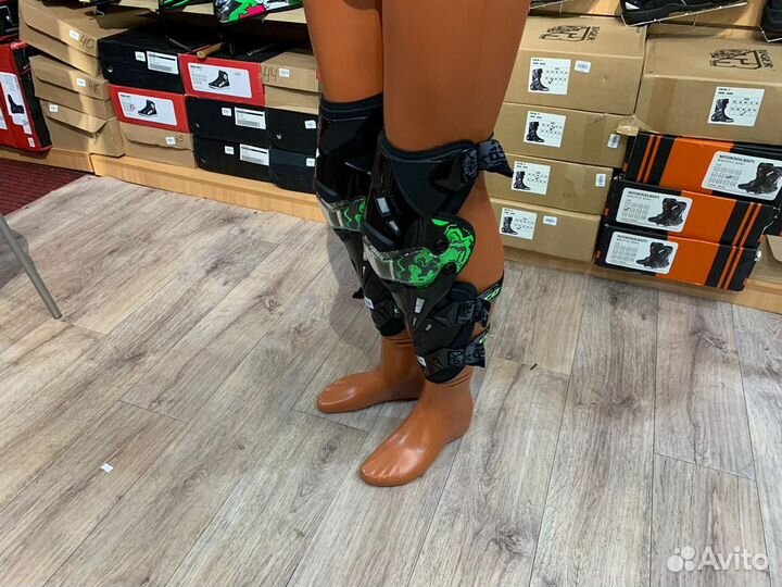 Шарнирные наколенники для мотокросса на мото