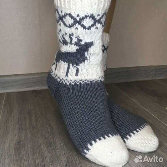 Вязанные носки новогодние. Подарок