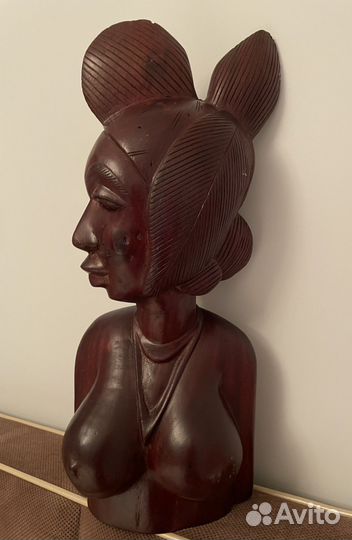 Африканская фигура из красного дерева