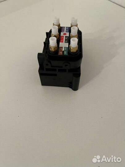 Блок клапанов пневмоподвески audi A6 C5 allroad A8