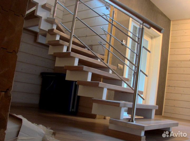 Лестница в дом или квартиру