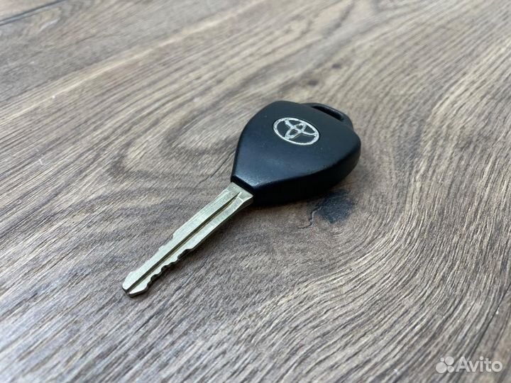 Смарт ключ Toyota Camry ACV40
