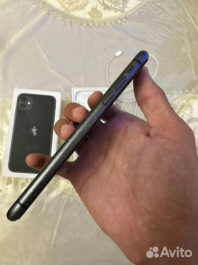 Продаю iPhone 11