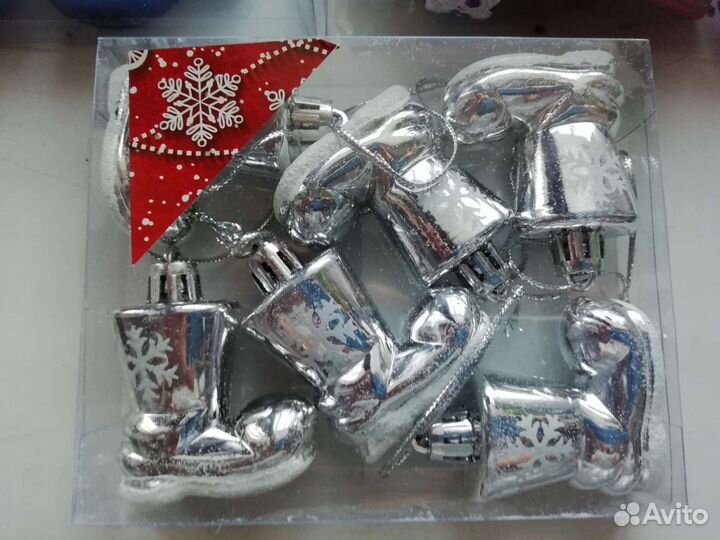 Ёлочные игрушки, наклейки на окно