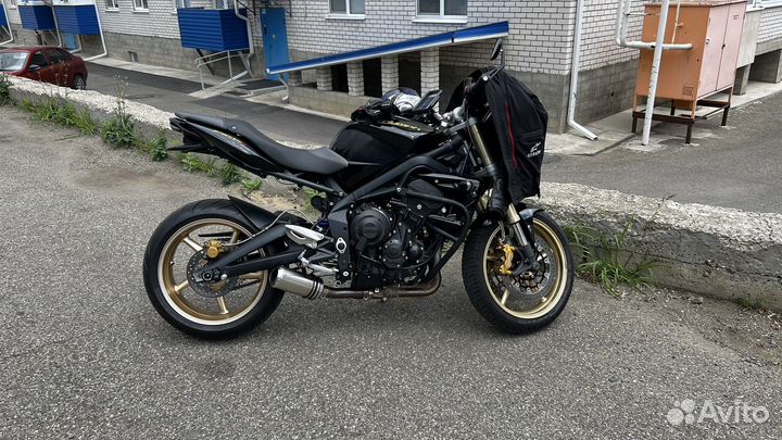 Triumph strit tripl 675r