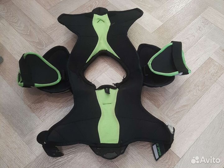 Нагрудник хоккейный bauer one 6