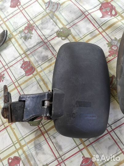 Боковое зеркало