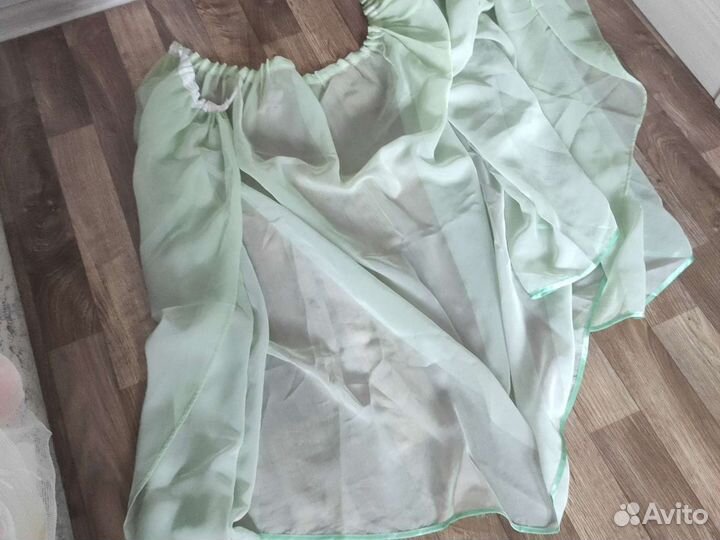 Тюль бежевая и зеленая,разная