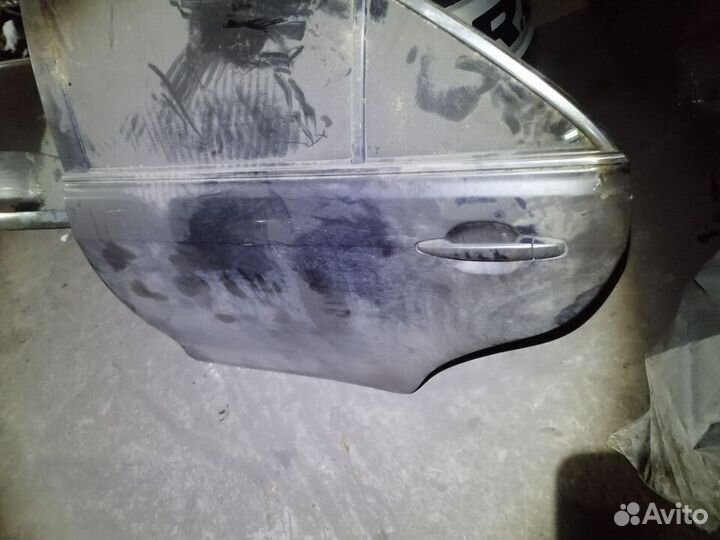 Задняя левая дверь тойота камри 40 под ремонт