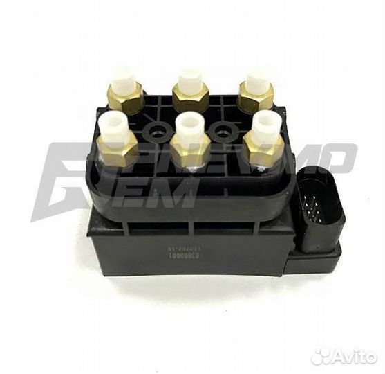 Блок клапанов пневмоподвески Porsche Cayenne