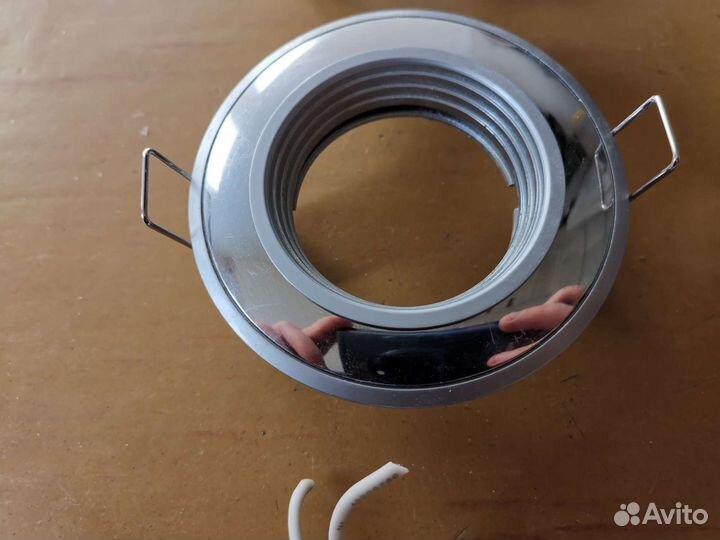 Потолочный встраеваемый светильник