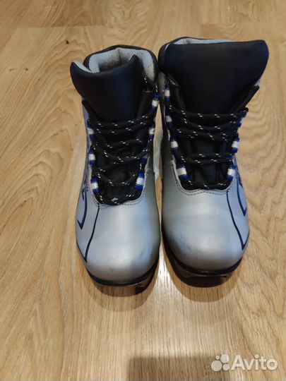 Лыжные ботинки р.36+Коньки