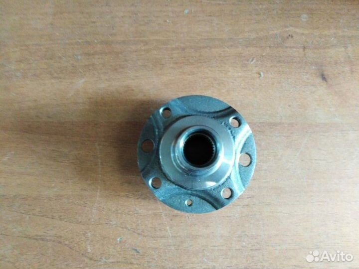 Ступица передняя Volkswagen Golf 1983 - 1999