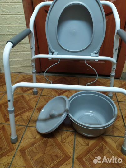 Санитарный стул туалет
