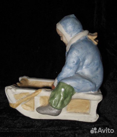 Девочка на санках, фарфор бисквит Артель, Украина