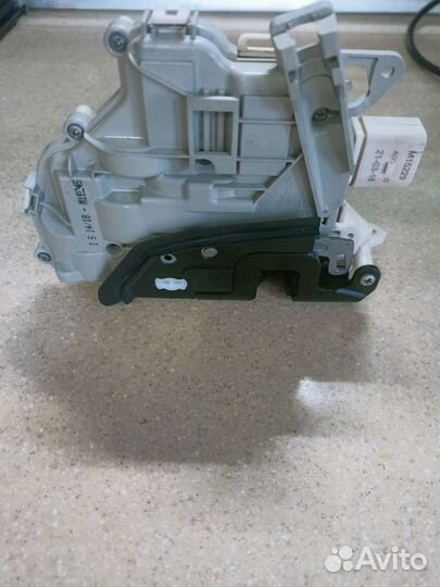 Замок двери задней левой touareg 3 cr7 original