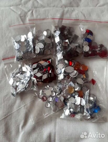 Стразы разные