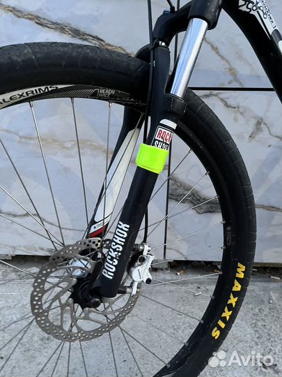 Велосипед specialized myka 17 рама 26 колеса