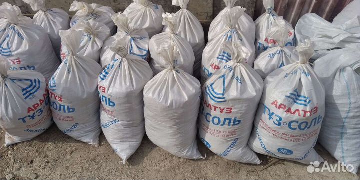 Чернозем лесной перегной. Песок речной. дрова