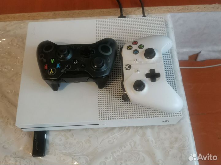 Xbox One s 1tb с играми