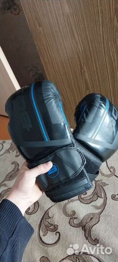 Боксерские перчатки