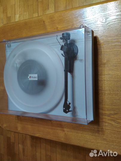 Проигрыватель винила Pro-Jekt Debut Carbon