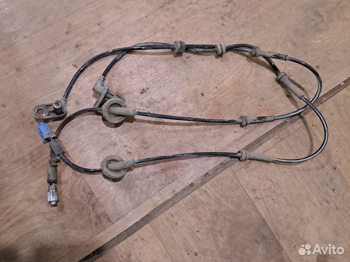 Датчик ABS передний Nissan Almera N16
